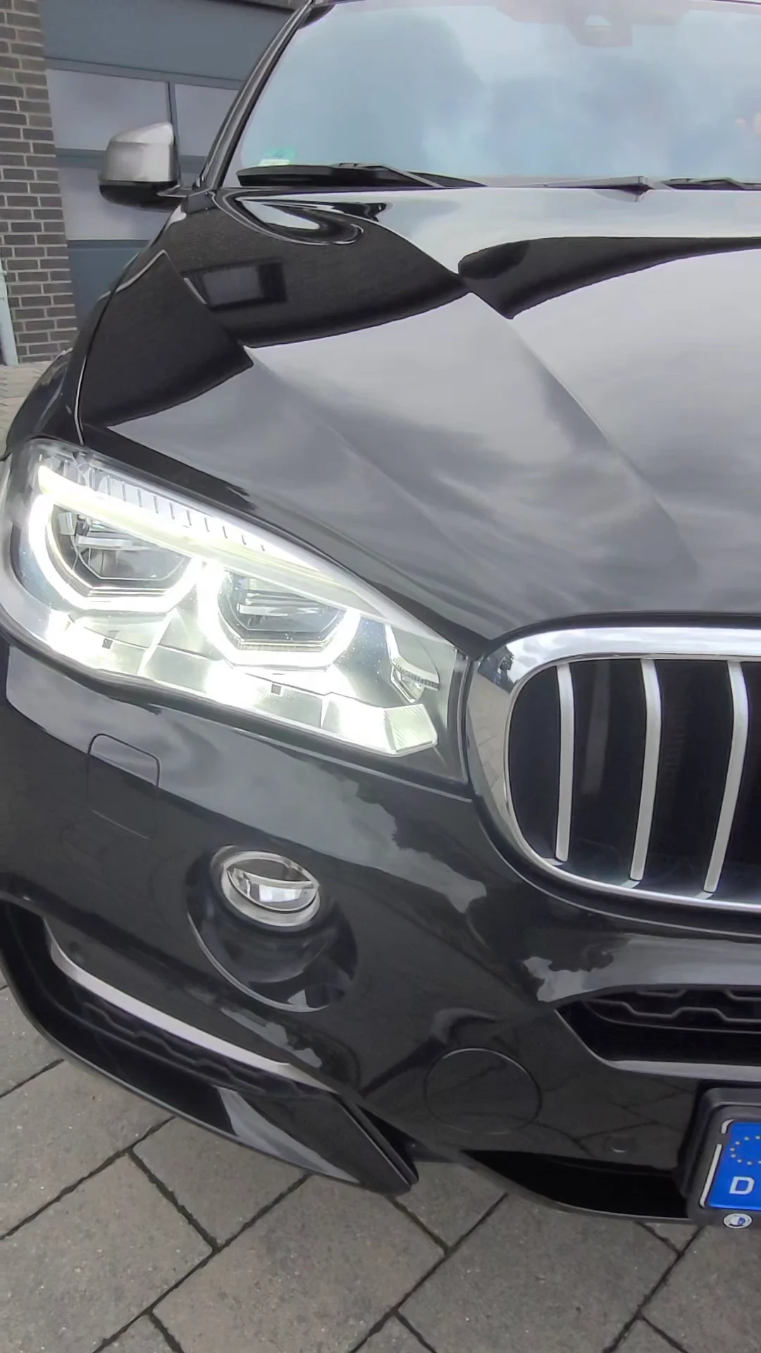 BMW X6 Frontansicht nach Lackaufbereitung und Keramikversiegelung