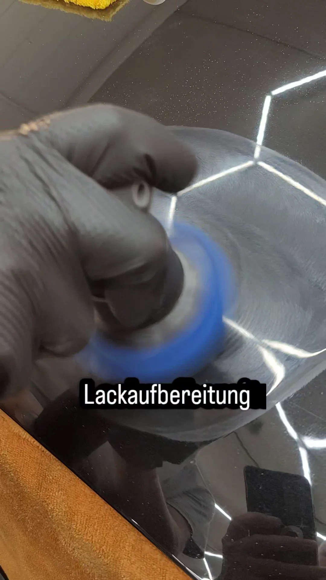 Lackaufbereitung am BMW X6 mit Poliermaschine